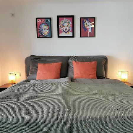 Neues City Center Piano Appartement mit Netflix Klagenfurt am Wörthersee Extérieur photo