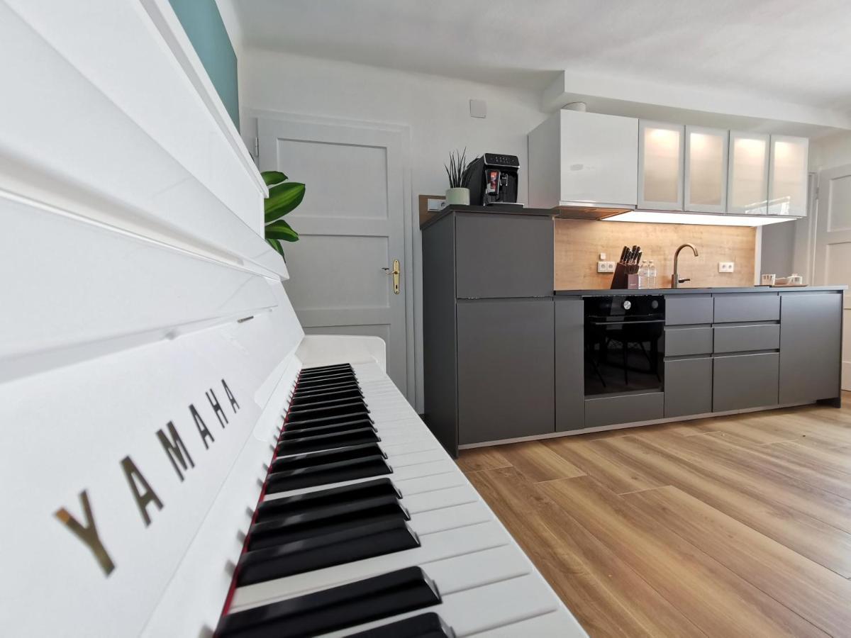Neues City Center Piano Appartement mit Netflix Klagenfurt am Wörthersee Extérieur photo