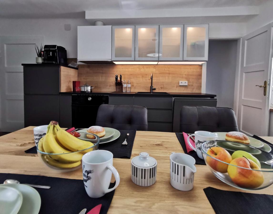 Neues City Center Piano Appartement mit Netflix Klagenfurt am Wörthersee Extérieur photo